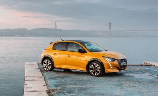 Продажбите на французите са с над четвърт милион по-малко, отколкото бяха през 2017, но това е резултат както на коронавируса, така и на амбицията на новия шеф Тавареш да продава по-малко коли, но с по-голям марж на печалба. Спадът на годишна база е 23%, пазарният дял - 6.8%. 
