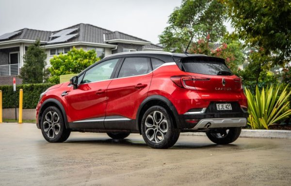 Captur бе един от най-продаваните кросоувъри на европейския пазар през 2020 и 2021, но после загуби инерция. Сега продажбите отново вървят нагоре, но с темпо, по-ниско от средното за пазара - 7%. 
