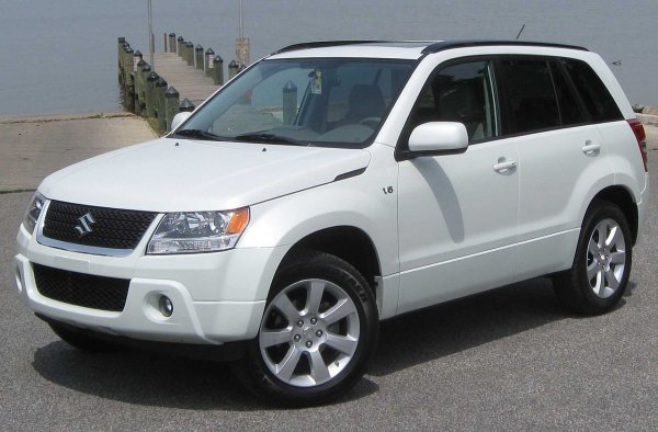 Третото поколение на Grand Vitara се появи още през 2005 и, колкото и невероятно да ви се струва, всъщност все още се произвежда за някои отделни пазари. Но глобалното му предлагане приключи през 2015. През 2009 и 2011 моделът получи по един фейслифт - автомобилите след втория се познават лесно, защото нямат резервна гума отзад. 
