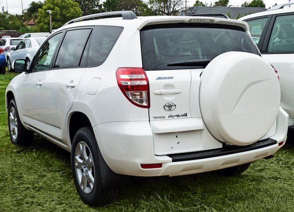 В първите години ХА30 e с пестепенна механична скоростна кутия или с четиристепенен автомат. По-късните варианти са с 6-степенна ръчка или с безстепенен вариатор. Дори и последният, който се слави като твърде деликатна техника, в този случай работи надеждно и издържа по 150-200 хиляди километра без сериозен ремонт. Естествено, ако е поддържан правилно. 
