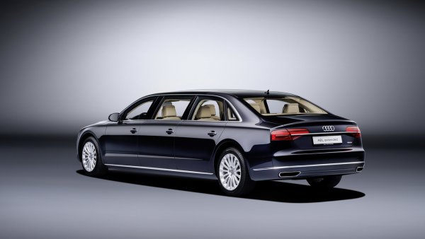 Audi A8 с шест врати 