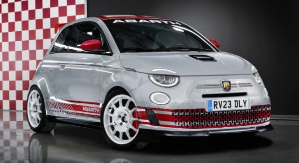 Abarth взима Fiat 500 и го превръща в „горещ” компактен модел, като този подход ще бъде използван и в ерата на електромобилите. Според главния изпълнителен директор на марката - Оливър Франсоа, това решение е напълно оправдано и рационално, така че компанията му няма намерение да променя нищо.