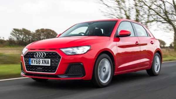 В средносрочен план Audi е най-известната марка, която напълно ще изостави малките коли. Заради затегнатите правила за вредни емисии в компанията смятат, че не могат да печелят от компактни автомобил и затова сеташните A1 и Q2 няма да получат наследници. Audi няма да прави нова малка кола, но ще се присъедини към VW, Cupra и Skoda за разработката на изцяло ново поколение компактни електромобили на платформата EV MEB Entry. 