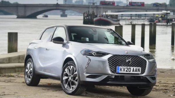 Премиум-марките напускат най-малките автомобилни сегменти, но от DS отхвърлиха подобна възможност. Компанията готви наследник на  DS 3 Crossback, който ще бъде изграден на платформата STLA Small на Stellantis и ще излезе през 2025 г.