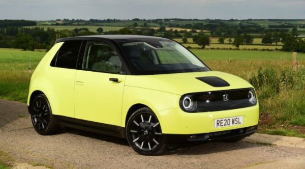 Японците също тръгнаха по пътя на електрификация, но това не означава само електрически коли. Хибридът Jazz остава в гамата, защото се е доказал на пазара, но може да бъде подложен на натиск от ново поколение на изцяло електрически градски коли и суперминита.