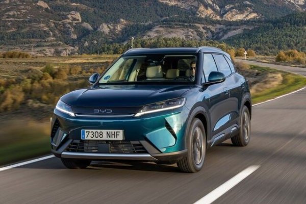 Въпреки че китайските производители произвеждат отлични малки и евтини електрически автомобили, които все още са натоварени с вече наложените от ЕС мита, новите правила бяха написани и с цел да спрат появата на тези автомобили и да дадат повече сила на европейските марки. 

Суперкредитите, свързани с местното производство и ограниченията върху държавната помощ само за превозни средства, произведени в ЕС, са тежки протекционистки бариери. Китайските производители могат да бъдат принудени да инвестират още по-масово във фабрики на европейска земя, но при автомобили с по-нисък марж на печалба това може да доведе до загуба на конкурентоспособност.
