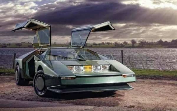 Има само една такава машина, въпреки че първоначално в Aston Martin планират производството на 25 бройки. Впрочем, клиновидния дизайн на този модел е използван в качеството си на прототип за бъдещия DMC-12. Любопитното е, че тази кола струва само 1,3 млн. долара.
