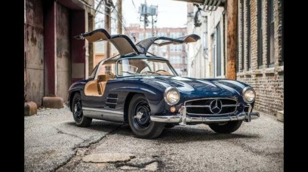 Първият пълноценен спортен автомобил на германската марка е създаден през 1957 г., като се произвежда до 1963 г. Машината има рядка конструкция с врати във формата "крила на чайка". Под капака на Gullwing е поставен бензинов двигател с 215 к.с., което прави колата една от най-бързите за времето си. В момента такъв автомобил струва минимум 1,5 млн. долара.