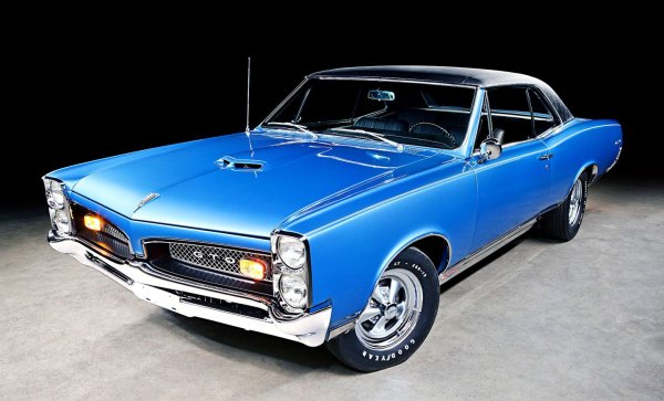 Голямата гордост в автомобилната колекция на Майкъл Медсън обаче е друг muscle-car - Pontiac GTO, също от 1967 година. Тази кола комбинира впечатляващ стил и груба мощност, като се задвижва от V8 двигател, който развива 366 к.с.

Колата на актьора е от първото поколение на модела, като представлява купе с твърд покрив. Pontiac GTO се предлага и като кабриолет, както и в спортна версия. 
