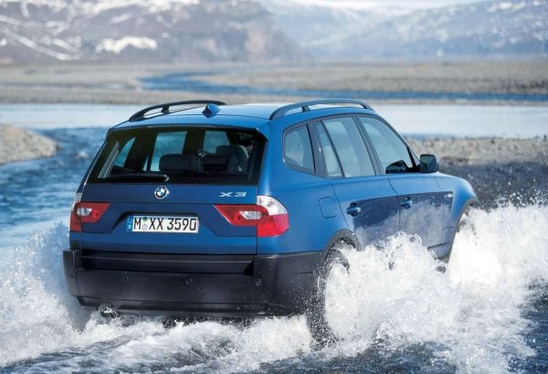 Редовият шестцилиндров M54 (3,0-литров бензин) като цяло е доста устойчив на големи проблеми. И все пак има някои проблемни зони, включително клапанът DISA и уплътнението на корпуса на масления филтър. Системата за охлаждаща течност в нейната цялост е друго слабо място. По-късните модели N52 са също толкова издръжливи и за щастие тук няма за какво друго да се добави. И двата двигателя използват система VANOS, която при добра поддръжка на автомобила изкарва дълго време.