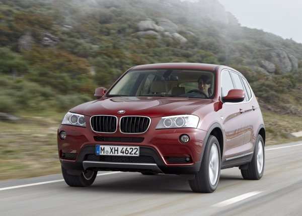 BMW представи следващата итерация на X3 - шасито F25, през 2010. От гамата за САЩ изчезна ръчната скоростна кутия, но за Европа тя беше запазена. След 2012 г. беше представен дизелов задвижващ механизъм и това е първото X3, което прибави турбокомпресор в двигателя N55. И накрая, бяха налични и модели със задно задвижване (наречени sDrive, а не xDrive). 

Може да се каже, че F25 е най-надеждният модел, задвижван от N52. Той е по-добър избор от другите бензинови опции, въпреки че се предлага само в моделите от 2011 и 2012. Мощният, но и труден за поддръжка, N55 изисква повече грижи и внимание, като това важи най-вече за горивната помпа.