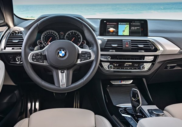 Версията xDrive30e съчетава четирицилиндровия B48 с електрически мотор и осигурява приличен пробег и мощност. Тук трябва да бъдете готови за потенциално скъпа подмяна на батерията, тъй като компонентите остаряват. Но като цяло редовните експлоатационни разходи да съответстват на обичайните за BMW.