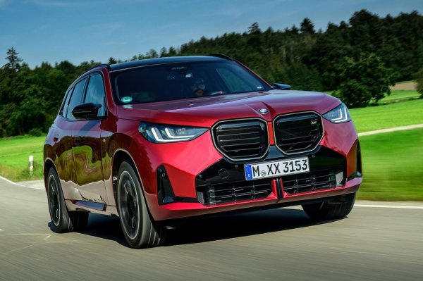 Четвъртото поколение на BMW X3 - G45, дебютира само преди няколко месеца през 2024. И като цяло е сигурен избор, защото най-новите модели са по-надеждни от изходящите. Особено като се има предвид, че задвижващите агрегати под капака не са нищо ново.