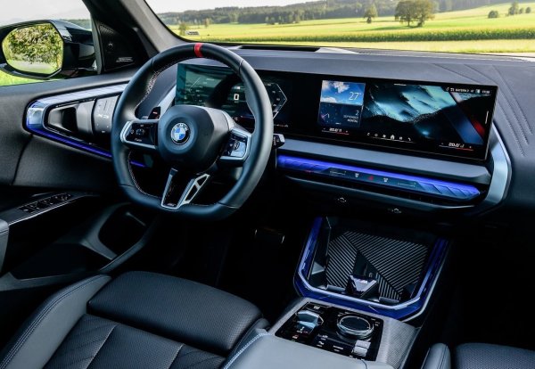 Някои от материалите просто не са толкова приятни като тези на G01 и много от пластмасите се чувстват значително по-евтини. Времето ще покаже, по поне от гледна точка на задвижването G45 би трябвало да е много надежден.
