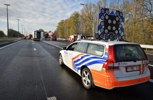 &bull; употреба на алкохол - от 150 евро (макс. сопустими промили - 0,5)
&bull; 20 км/ч превишение на скоростта - от 100 евро
&bull; над 50 км/ч превишение на скоростта - от 300 евро
&bull; преминаване на червено - от 165 евро
&bull; неправило изпреварване - от 165 евро
&bull; неправилно паркиране - от 55 евро
&bull; разговор по мобилен телефон - от 110 евро
&bull; каране без предпазен колан - от 110 евро
