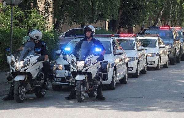 &bull; употреба на алкохол - от 200 евро (макс. допустими промили - 0,3)
&bull; 20 км/ч превишение на скоростта - от 25 евро
&bull; над 50 км/ч превишение на скоростта &ndash; от 200 евро
&bull; преминаване на червено - от 150 евро
&bull; неправилно изпреварване - от 150 евро
&bull; неправилно паркиране - 25 евро
&bull; разговор по мобилен телефон - от 10 евро
&bull; каране без предпазане колан - от 20 евро
