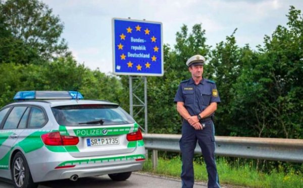 &bull; употреба на алкохол - от 500 евро (макс. допустими промили - 0,2)
&bull; 20 км/ч превишение на скороста - до 35 евро
&bull; над 50 км/ч превишение на скоростта - от 240 евро
&bull; минаване на червено - от 90 до 320 евро
&bull; неправилно изпреварване - 30 до 250 евро
&bull; неправилно паркиране - от 10 до 70 евро
&bull; разговор по мобилния телефон - 40 евро
&bull; каране без предпазен колан - 30 евро
