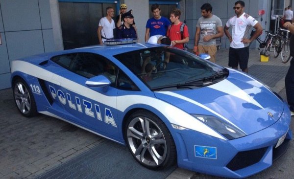 &bull; упротреба на алкохол &ndash; от 530 евро (макс. допустими промили - 0,5)
&bull; 20 км/ч превишение на скороста - от 170 евро
&bull; над 50 км/ч превишение на скоростта - от 530 евро
&bull; преминаване на червено - от 170 евро
&bull; неправилно изпреварване - от 85 евро
&bull; неправилно паркираве - от 40 евро
&bull; разговор по мобилния телефон - от 160 евро
&bull; каране без предпазен колан - от 80 евро
