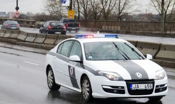 &bull; употреба на алкохол - от 210 евро (макс. допустими промили - 0,5)
&bull; 20 км/ч превишение на скоростта - от 10 евро
&bull; над 50 км/ч превишение на скоростта - от 110 евро
&bull; преминаване на червено - от 30 евро
&bull; неправилно изпреварване - от 20 евро
&bull; неправилно паркиране - от 30 евро
&bull; разговор по мобилния телефон - от 15 евро
&bull; каране без колан - от 30 евро
