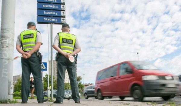 &bull; употреба на алкохол - от 290 евро (макс. допустими промили - 0,4)
&bull; 20 км/ч превишение на скоростта - от 10 евро
&bull; над 50 км/ч превишение на скоростта - от 290 евро
&bull; преминаване на червено - от 115 евро
&bull; неправилно изпреварване - от 115 евро
&bull; неправилно паркиране - от 30 евро
&bull; разговор по мобилния телефон - от 30 евро
&bull; каране без колан - от 30 евро
