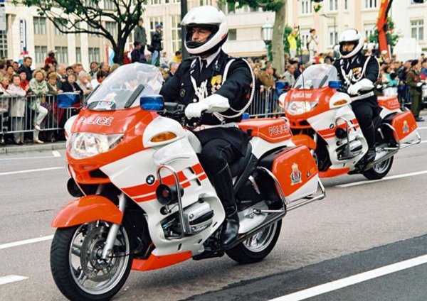 &bull; употреба на алкохол - от 100 евро (макс. допустими промили - 0,5)
&bull; 20 км/ч превишение на скоростта - от 50 евро
&bull; над 50 км/ч превишение на скоростта - от 145 евро
&bull; преминаване на червено - 145 евро
&bull; неправилно изпреварване - 145 евро
&bull; неправилно паркиране - от 25 евро
&bull; разговор по мобилния телефон - 75 евро
&bull; каране без колан - 75 евро
