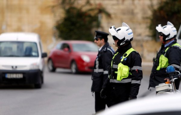 &bull; упротреба на алкохол - от 1200 евро (макс. допустими промили - 0,8)
&bull; 20 км/ч превишение на скоростта - от 70 евро
&bull; над 50 км/ч превишение на скоростта - от 70 евро
&bull; преминаване на червено - от 60 евро
&bull; неправилно изпреварване - от 25 евро
&bull; неправилно паркиране - от 25 евро
&bull; разговор по мобилния телефон - от 25 евро
&bull; каране без колан - от 25 евро
