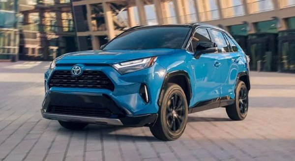 1. Toyota RAV4 - 475 193
2. Ford F-150 - 460 915
3. Honda CR-V - 402 791
4. Tesla Model Y - 372 613
5. Chevrolet Silverado 1500 - 344 022
6. Toyota Camry - 309 875
Чудо: за пръв път от финансовата криза през 2008, най-продаваната кола в Америка не е пикапът Ford F-150 (ако не броим heavy duty версиите F-250 и F-350). При марките на върха е Toyota, с умерен аванс пред Ford, а по-нататък се нареждат Chevrolet, Honda, Nissan и Hyundai. Tesla е девета - единствената от водещите марки със спад на годишна база. 
