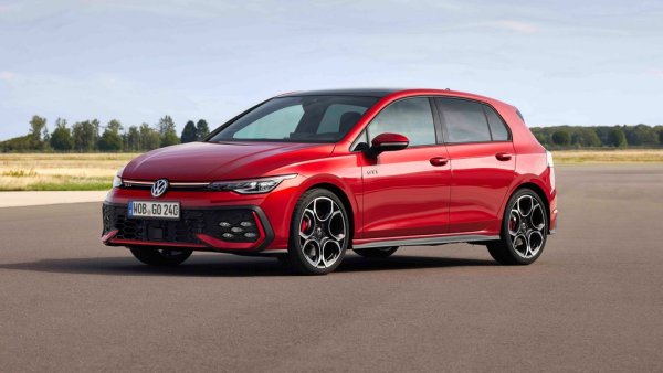 1. VW Golf - 8 670
2. Skoda Octavia - 7876
3. Tesla Model Y - 5470
4. Seat Ibiza - 4809
5. Dacia Sandero - 4542
6. Seat Leon - 4299
Австрия си остава крепост за Volkswagen, и в частност за Golf, който има 61% ръст в продажбите. VW е най-популярната марка на австрийския пазар, пред Skoda, BMW, Audi и Seat. 
