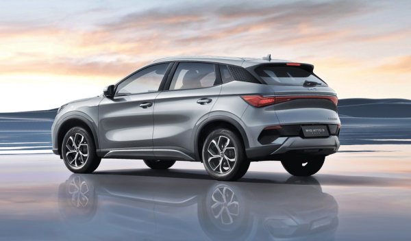 1. BYD Atto 3 - 10 606
2. Hyundai Elantra - 8 373
3. Skoda Octavia - 7 466
4. Toyota Yaris Cross - 7 425
5. Toyota RAV4 - 7 164
6. Toyota Corolla Cross - 6 922
Израелският пазар е любопитен като един от първите в развития свят с реализирана китайска инвазия. Първото място на BYD Atto 3 и седмото на Chery FX са само върхът на айсберга. Двете китайски марки са в Топ 8 по популярност, но челната тройка си остава Toyota, Hyundai, Kia. 

