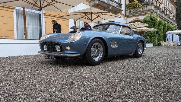 Освен голямата награда (Trofeo BMW Group), присъждана от журито, във Вила д'Eсте се дава и "Златната купа" (Coppa d'Oro), за която гласуват журналистите и публиката. Тази година тя се падна на Ferrari 250 GT Spyder California от 1961, дизайн на Пининфарина и Скалиети. 