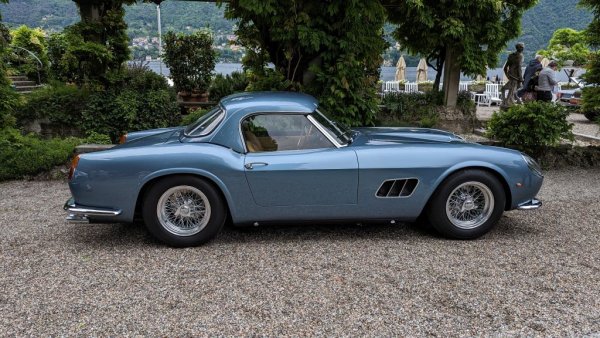 Тази кола е от втората производствена серия, с дискови спирачки и отзад, както и по-късо междуосие. От нея са пуснати само 55 бройки. Първата собственичка на тази кола е френската писателка Франсоаз Саган, която я купува с хонорара за "Добър ден, тъга". "Уиски, хазарт и Ферари са по-приятни неща от домакинската работа", казва Саган. 
