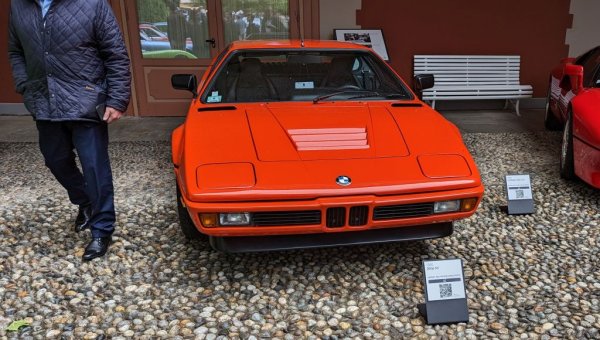 Натрупала самочувствие и пари от успешните си серии през 60-те и 70-те, BMW решава да нагази и в територията на суперколите. Резултатът е Е29 - един от най-редките и ценни автомобили на баварците. Първоначално тази кола е разработена от Lamborghini, която трябва да я произвежда за баварците. Но междувременно италианската компания банкрутира и BMW трябва да търси друг изпълнител на проекта - в крайна сметка го намира в лицето на Italdesign, ателието на главния дизайнер на автомобила Джорджето Джуджаро. Финалната сглобка и монтирането на двигателите става в цеха на Baur. 