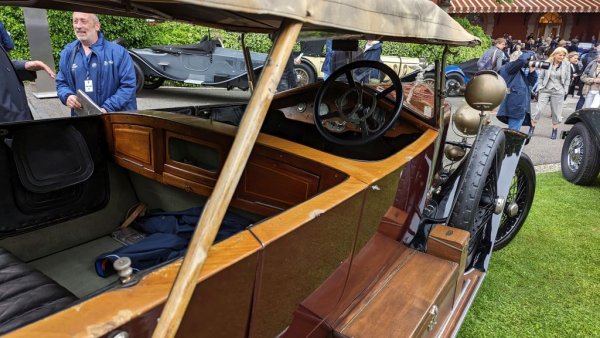 Днес са оцелели само осем автомобила, създадени от Pic-Pic, а този е собственост на фамилията Пикте. Наследник на другата половина от фирмата - Пикар - е добре известният ви авантюрист Бертран Пикар, който пръв обиколи света с балон и наскоро осъществи първия околосветски полет със задвижван от слънчева енергия самолет. 
