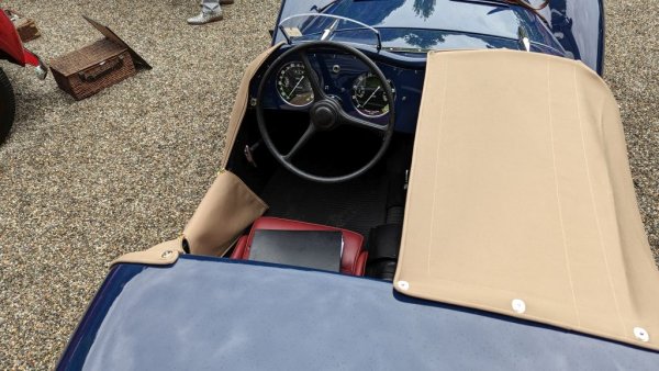 Дизайнът е на Жорж Полен, а изработката - на Марсел Пурту. Още през 1937 Далма вкарва три такива машини в 24-те часа на Льо Ман - това е именно една от тези машини. Тя е била загубена напълно за над 30 години и открита случайно едва през 1967. 
