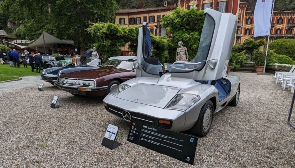 Добре позната марка на някогашните страстни колекционери на картинки от дъвки "Турбо". Въпреки екзотичното си звучене, името Isdera е всъщност съкращение от скучното Ingenieurb&uuml;ro f&uuml;r Styling, Design und Racing (инженерно бюро за стайлинг, проектиране и състезания). Негов създател е Еберхард Шулц, който произвежда първата си спортна кола още през 60-те. 
