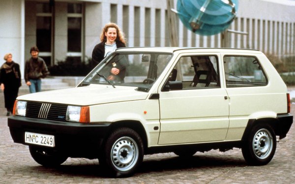 Първият двигател поставян на всеки Fiat от серия 100 дебютира с обем от 633 кубически сантиметра на модела 600 през 1955 година. Предлага се с най-различна големина, като макималната е 1055 кубически сантиметра. Използва се до 2001 години при Fiat Panda (на снимката).

Използва се от ABARTH (Spyder 210 A), AUTOBIANCHI (A112), FIAT (127, 600, 850, 900T, Cinquecento, Panda, Seicento и Uno) FIAT-ABARTH (750, 850, 1000 и OT), GIANNINI (1000), LOMBARDI (Grand Prix), NECKAR (Jagst), OTAS (Grand Prix 820), SEAT (127, 133, 600, 800, 850, Ibiza Mk1, Marbella и Panda), YUGO (45), ZASTAVA (600/750/850 и Koral).
