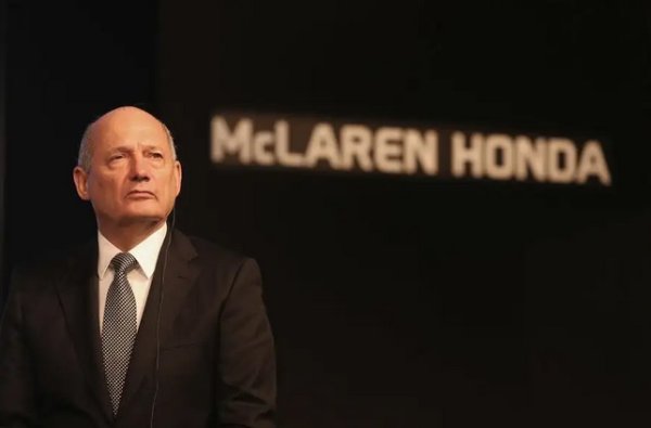 С решителност, усет за бъдещето и грандиозна способност да сключва сделки, бившият състезателен механик изгради малък гаражен състезателен отбор в глобална група с мощни технологии, състезания от Формула 1 и производство на шосейни автомобили. В състезанията McLaren успя да се изравни с Ferarri, който беше много по-дълго в бранша.

При шосейните автомобили Денис ръководи създаването на първото McLaren F1 от 1992 г. - все още красив и изумително способен днес. След това и съвременното семейство от суперколи, което започна с отличния MP4-12C през 2011 г. Ако не беше рекламен спор, заради който беше отстранен от McLaren Group, Денис може да бъде толкова широко почитан, колкото Енцо Ферари.