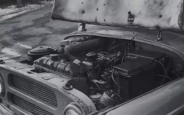 През 90-те години на миналия век тунинг компаниите предлагат и вносни дизелови двигатели за всъдеходите на УАЗ, но цената на такива автомобили е многократно по-висока от цената на стандартните, а интересът към тях беше близо до нула. И все пак сериен &bdquo;домашен&ldquo; дизелов двигател можеше да се появи през първата половина на 80-те години. Но това се случва 10 години по-късно, като съдбата му отново се оказва нерадостна.