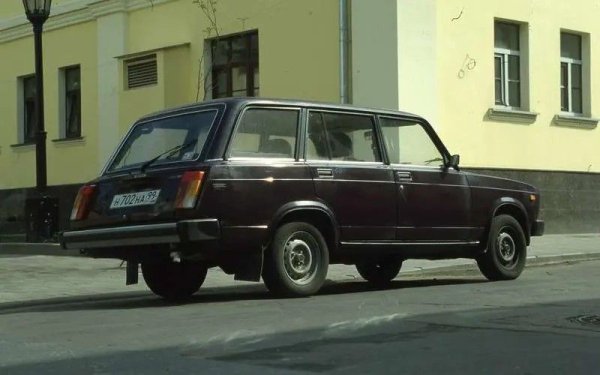 През януари 1980 инженерите на ВАЗ получат задачата да проектират дизелов двигател. Те планираат цяло семейство двигатели за класическите модели на Лада по това време, за Нива, както и за бъдеките автомобили с предно задвижване. В крайна сметка през онези години дизеловите модификации вече се предлагат от почти всички водещи чуждестранни компании. 

В Толиати за основа е взет цилиндровият блок на двигателя ВАЗ-2103 с работен обем 1,5 литра (76&times;80 мм), като първоначално по проекта работи екип на НАМИ. Той предвижда използването на биели и бутала от бензиновия мотор. В крайна сметка такъв двигател е създаден и монтиран в Нива, като развива само 45 к.с. и 75 Нм въртящ момент. Този двигател обаче се оказва краткотраен заради високи натоварвания. 