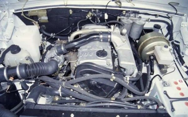 Последният опит за създаване на сериен пътнически дизелов автомобил в историята на СССР и на Русия е Волга ГАЗ-3110. Двигателят ГАЗ-560, лицензиран от австрийската компания Steyr, е необичаен - цилиндровият блок и главата са неделим елемент. Опитът от експлоатацията на няколко дизелови двигателя на Газели и Волги доказа, че двигателите са издръжливи, но се оказват със сбъркана конструкция.

При обем от 2,1 литра, агрегатът развива 95 к.с., а във версията с интеркулер - 110 к.с. Но търсенето на дизелови Волги също се оказва нищожно. А самата кола става все по-малко интересна за купувачите