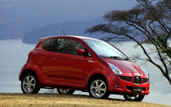 Subaru прави само 20 бройки от първата си кола - 1500, през 1954 година, но това са само прототипи. Някои версии на WRX STi също не влизат в тази група, така че най-рядко срещаният автомобил е R1, който се продава като наследник на модела 360 между 2005 и 2010 г. Това е малка градска кола, която отговаря на законите в Япония за автомобили от клас "кей кар". От нея са произведеви 10 501 бройки.

Близо до този резултат е и моделът Traviq, който представлява версия на Opel / Vauxhall Zafira и се произвежда в завода на GM в Тайланд. От него са произведени малко на 11 000 бройки през периода 2001-2004 година.
