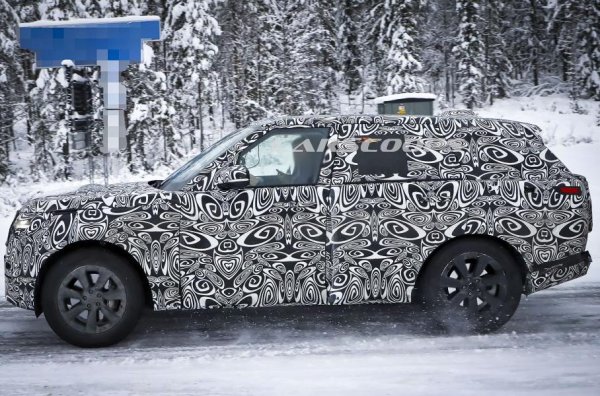 Сегашният крал на Солихъл почти не променя дизайна си през годините и сега нещата ще продължат в същия дух. В Land Rover нямат намерение да изменят стила на големия SUV, така че се очаква новото му поколение да наследи силуета и пропорциите на своя предшественик.

В основата на флагмана на марката е модулното шаси MLA (Modular Longitudinal Architecture), което позволява поставяне на хибридни силови агрегати, а също така и изграждането и на пълноценна електрическа модификация. Plug-in моделите на платформата MLA с батерия с капацитет 13,1 кВт/ч могат да изминават до 50 км само на ток. Електрическата версия ще получи батерия с 90,2 кВт/ч, осигуряваща пробег от 470 км.