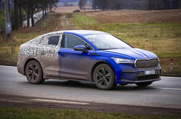 През втората половина на 2021 година гамата на чешката марка ще бъде попълнена от Enyaq GT - купеобразен вариант на електрическия кросоувър Enyaq iV. Имиджовата модификация е създадена на платформата MEB за екологични автомобили, като ще получи същото задвижване, каквото има и стандартния модел.

Това означава версии със 148, 179 и 204 к.с., захранвани от батерии с капацитет до 82 кВт/ч. Ако се съди по предварителните информации, Skoda ще направи и версия RS с два електромотора със съвкупна мощност 306 к.с.