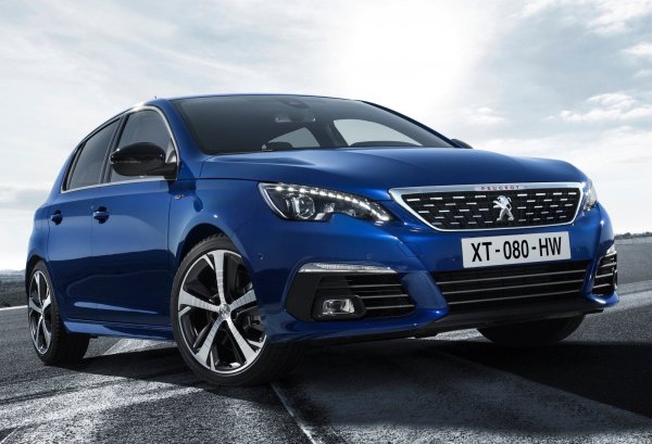Само срещу 100 евро допълнително може да бъде купен друг хечбек на концерна PSA - красивото Peugeot 308, чиито цени в Германия стартират от 20 000 евро. Да, този модел е по-възрастен от Astra - неговото второ поколение се появи още през есента на 2013 г. А през пролетта на 2014 г. стана "Автомобил на годината в Европа". И въпреки възрастта си моделът продължава да е интересен и харизматичен, заради което дори в наши дни се радва на добри продажби.
