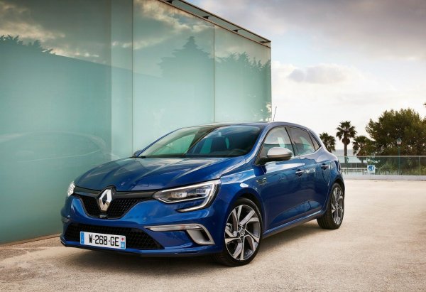 Последният модел в този списък е четвъртото поколение на Renault Megane, което се появи през 2015 г. Хечбекът е построен на платформата CMF-CD на алианса Renault-Nissan-Mitsubishi, която е в основата на Renault Koleos II и Nissan Qashqai. Гамата бензинови и дизелови двигатели е достатъчно широка, като за някои версии се предлага и шаси 4Control със завиваща задна ос. В Германия цените стартират от 19 990 евро.
