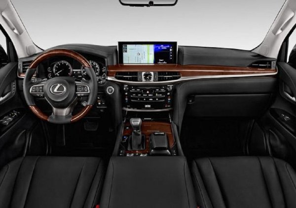 Това обаче съвсем не е така, смятат не само експерти, но и притежатели на автомобила. Най-разочароваща е информационно-развлекателна система, която се управлява от проблемен джойстик, вместо от сензорен екран.