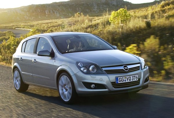 Една доста интересна кола, която може да бъде закупена на вторичния пазар. В случая говорим за поколение H във версията преди фейслифта. Тази кола се произвежда от 2004 до 2007 г. и се е доказала като много надеждна, тъй като не страда от проблемите, присъщи на по-късните модификации. 