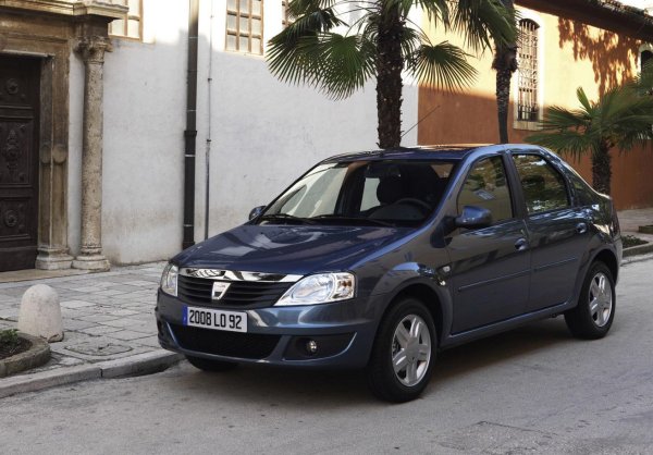 Това е икономичен автомобил, предназначен за ежедневна употреба с минимални разходи за поддръжка. Тази кола е проста, но в същото време много надеждна. Необходими са сериозни усилия, за да бъде съсипан Logan, като в случая става дума за второто поколение, чието производство стартира през 2010 г.