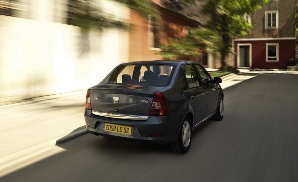 Тези автомобили предлагат минимално ниво на комфорт, но това не е от съществено значение за модела. Що се отнася до техническата част, трябва да обърнете внимание на версиите с бензинов мотор и механична скоростна кутия. Такива са и повечето предложения на пазара.