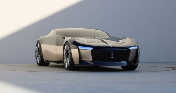 Дизайнерите на автомобили по целия свят определено трябва да погледнат към Lincoln, когато решат да създадат своя визия за футуристичен градски автомобил. Ако има конкурс за най-добрите дизайни на такъв модел, то Lincoln Anniversary Concept със сигурност ще е сред финалистите.

Факт е, че градските коли никога не са изглеждали толкова добре. Те никога не се базират на елегантни купета, което е сериозна грешка. И ако в Lincoln някога решат да превърна този модел в сериен, това със сигурност ще предизвика фурор.